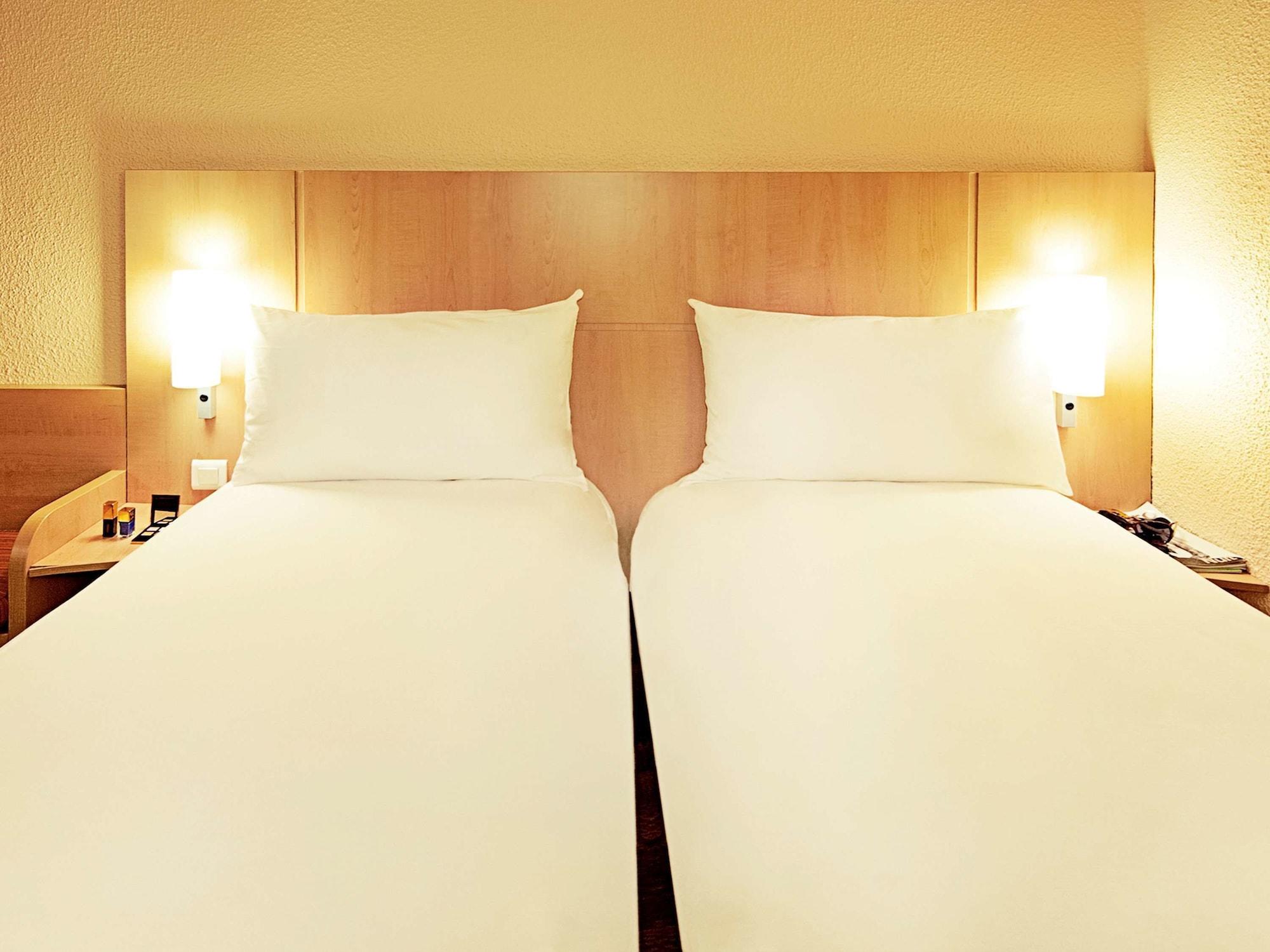 ไอบิส กาแล คาร์ เฟอรี Hotel กาเลส์ ภายนอก รูปภาพ