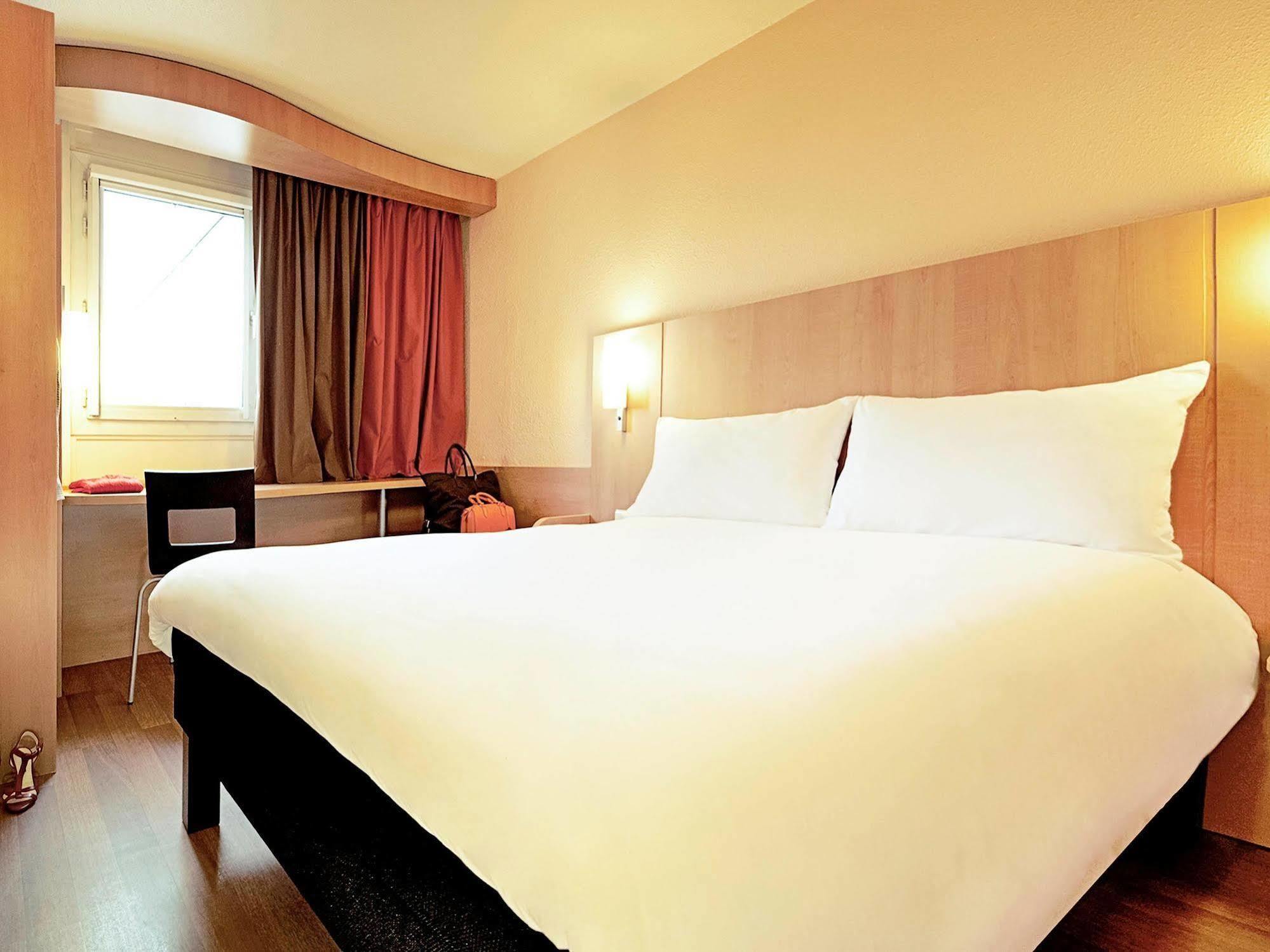 ไอบิส กาแล คาร์ เฟอรี Hotel กาเลส์ ภายนอก รูปภาพ