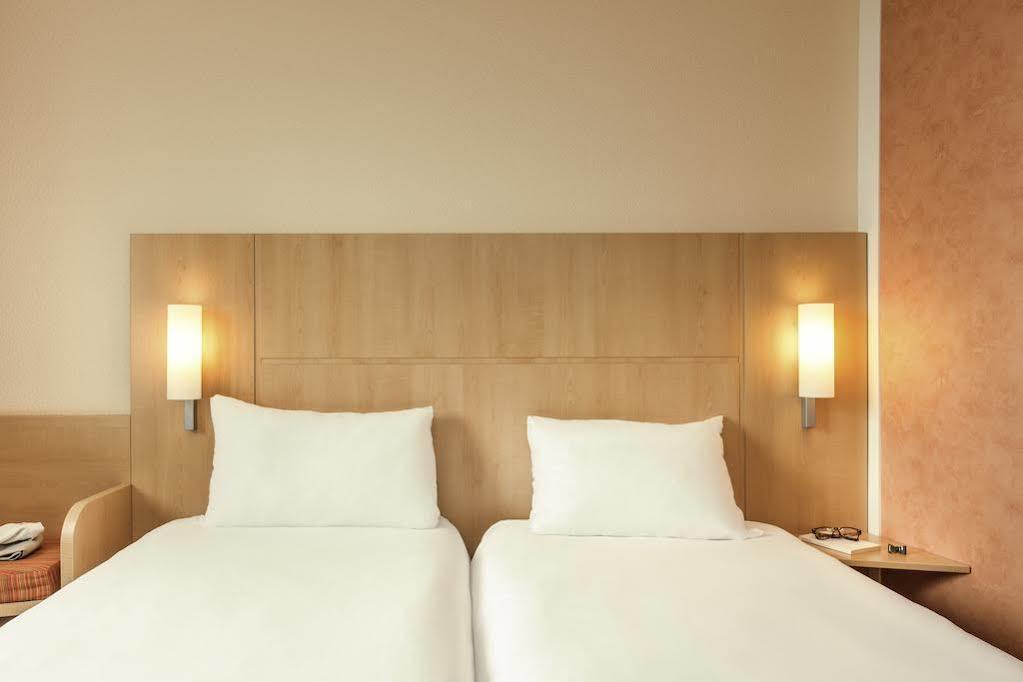 ไอบิส กาแล คาร์ เฟอรี Hotel กาเลส์ ภายนอก รูปภาพ