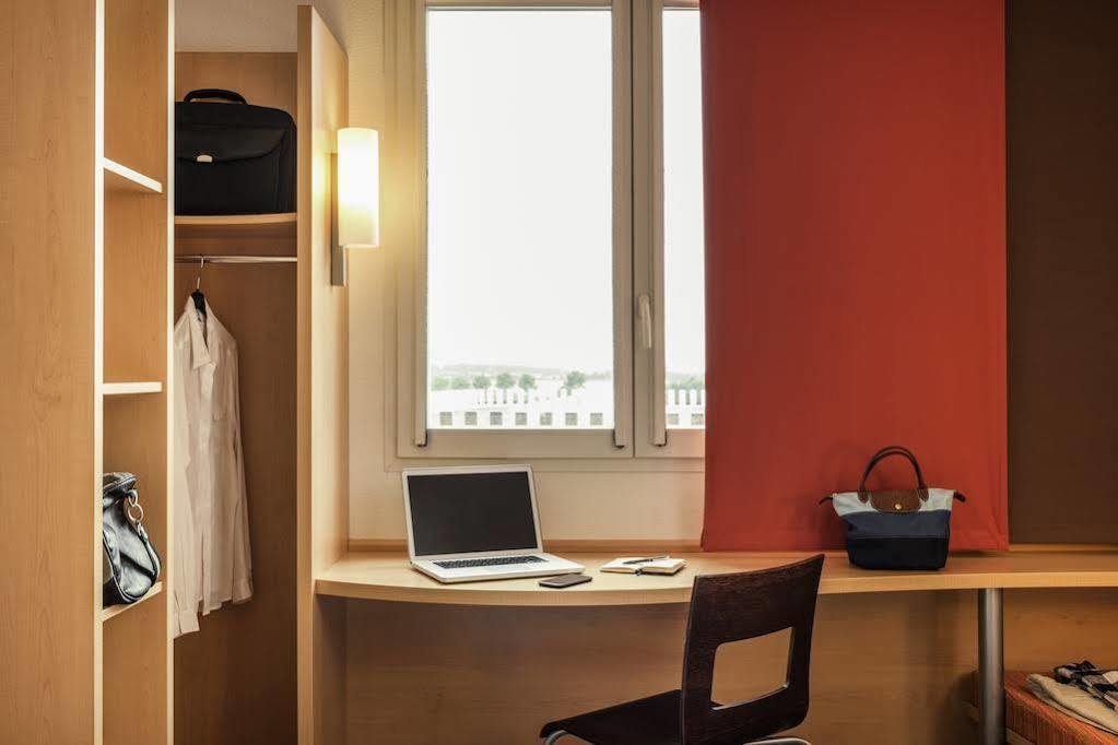 ไอบิส กาแล คาร์ เฟอรี Hotel กาเลส์ ภายนอก รูปภาพ