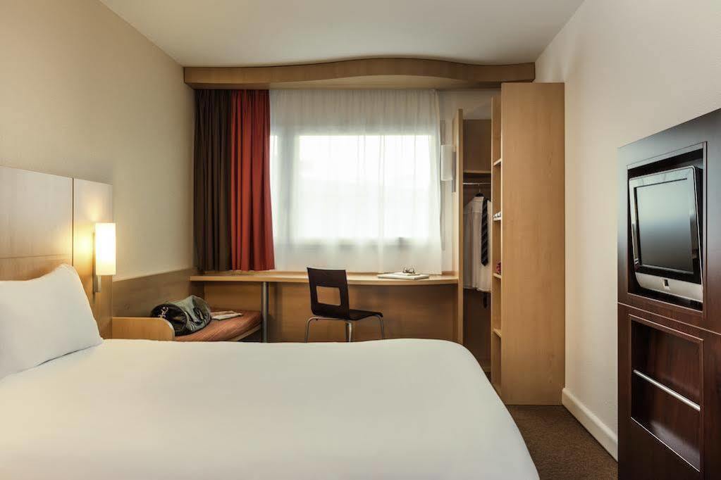 ไอบิส กาแล คาร์ เฟอรี Hotel กาเลส์ ภายนอก รูปภาพ